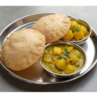 Poori With Aloo Kurma