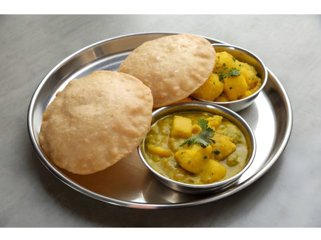 Poori With Aloo Kurma.