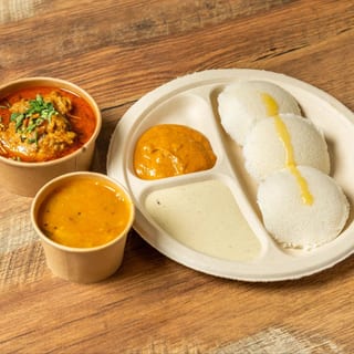 Idli With Chicken Curry