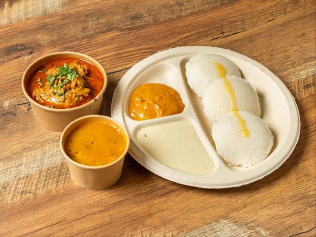 Idli With Chicken Curry.
